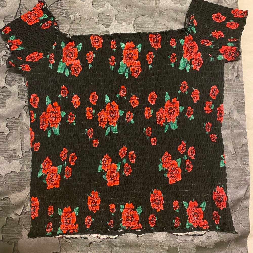 Hollister off shoulder ribbed crop top